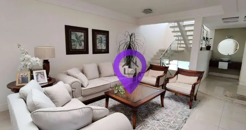Casa de 470m² à venda no bairro Colinas de Santa Bárbara. 5 dormitórios, 6 vagas e área com churrasqueira. 4min do centro.