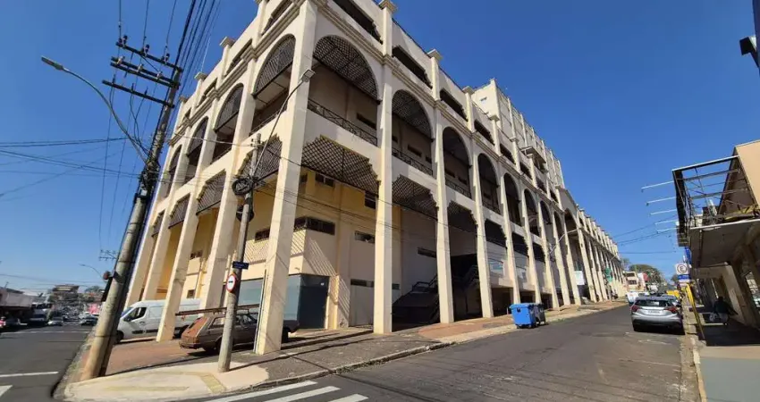 Box V14, situada no piso Via Veneto do “Edifício Lençóis Paulista Shopping' e “Flat Saint James Resi