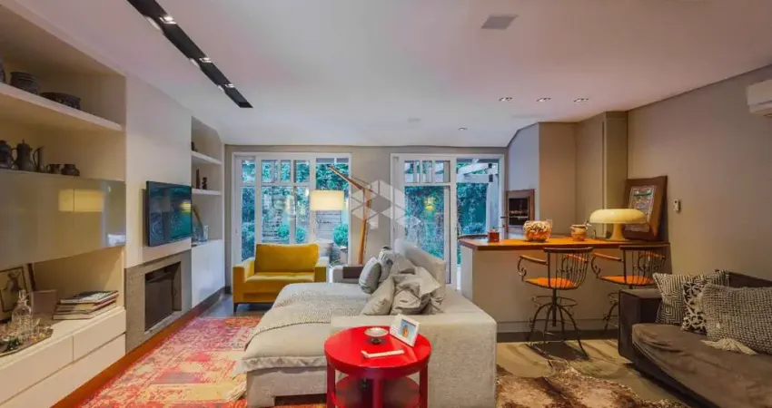 Casa em condomínio fechado com 3 dorms, suíte, sótão, lareira, espaço gourmet e pátio privativo - porto alegre