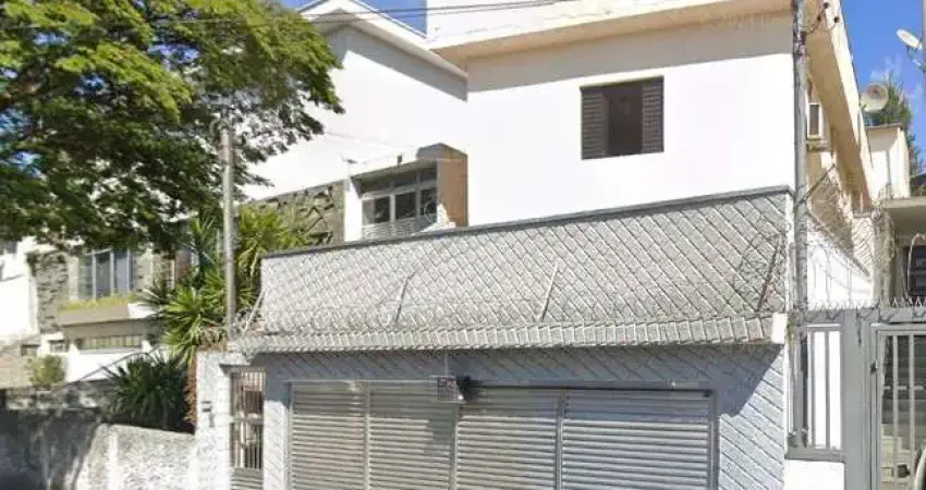 Deslumbrante sobrado para locação com 4 quartos, sendo 1 suíte, 120m²