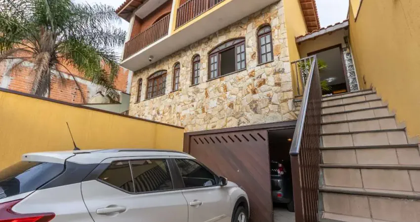 Funcional sobrado para venda em vila comercial com 3 quartos, sendo 1 suíte, 156m²