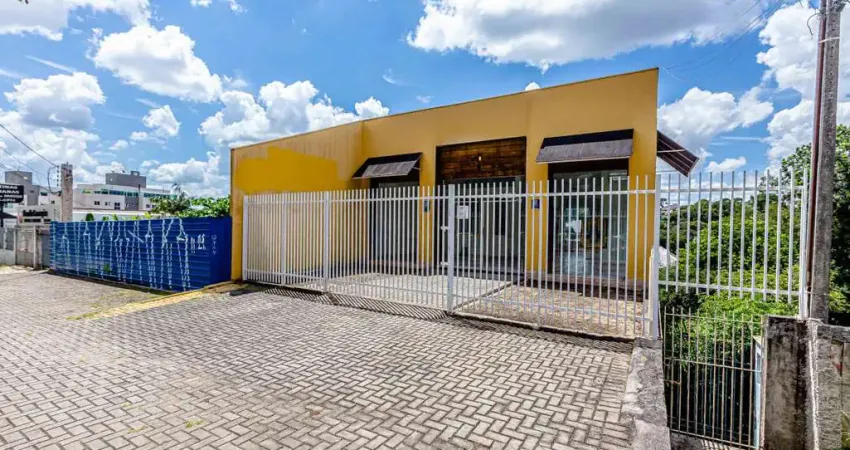 Loja com 350m² com estacionamento em Santa Felicidade