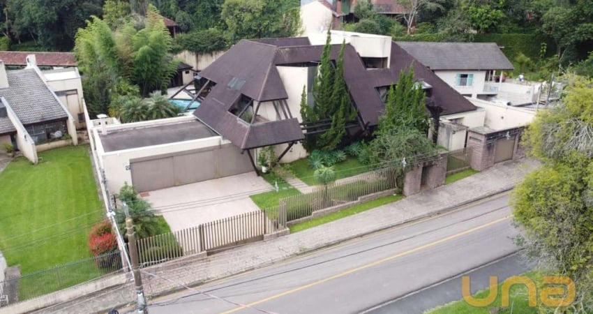 CASA COM 5 QUARTOS - ÁREA TOTAL 863,68 m² - SÃO LOURENÇO - REF