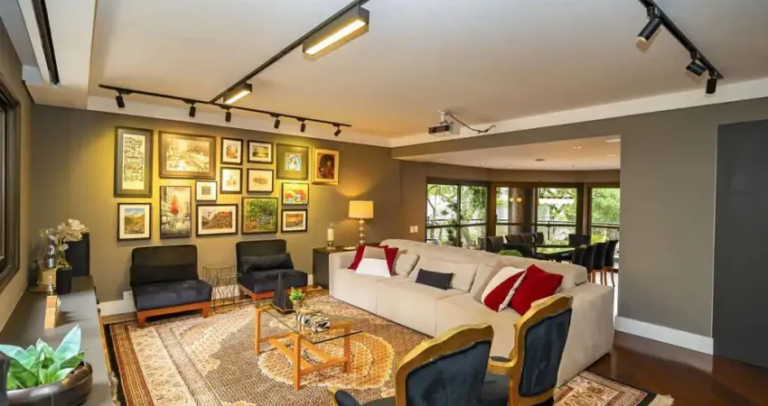 Luxuoso Apartamento em frente ao Clube Curitibano no coração d