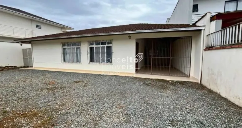 Casa com 4 quartos para alugar na Vila Nova, Joinville