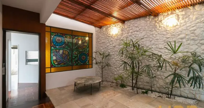 Casa para alugar na Rua Cândido Xavier, 346, Água Verde, Curitiba