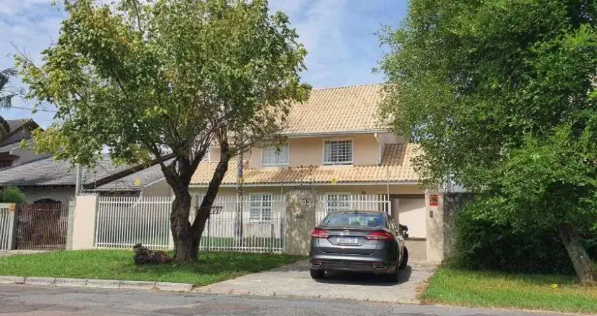 Sobrado com 243 m² - Sobrado com 177.89 m² + Edícula 65.80m² - Cajuru - Curitiba - PR