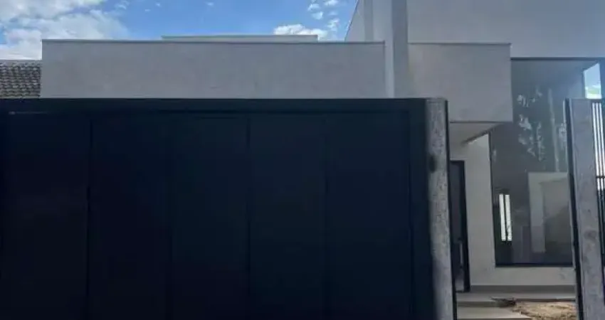 Casa Térrea à Venda no Jardim Monte Rei em Maringá – 3 Suítes e Piscina Aquecida