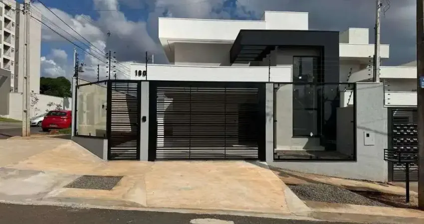 Casa à Venda em Maringá no Jardim Petrópolis com 3 Quartos e Área Gourmet