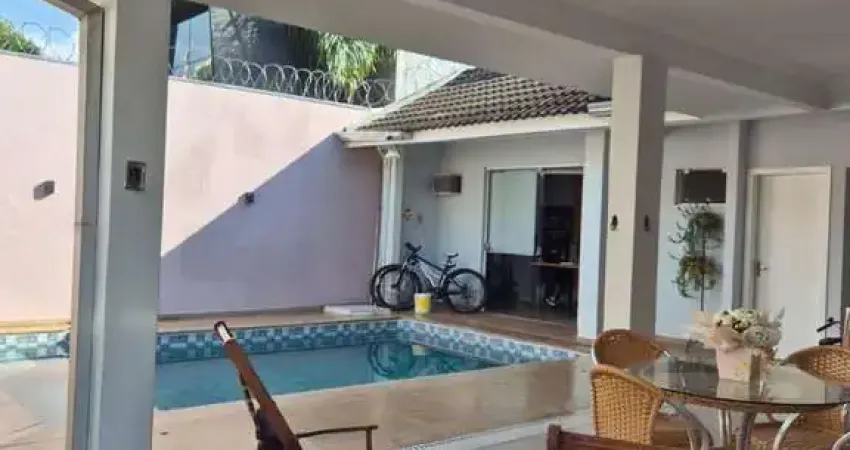 Casa à venda em maringá com piscina e energia solar na zona 08 de maringá