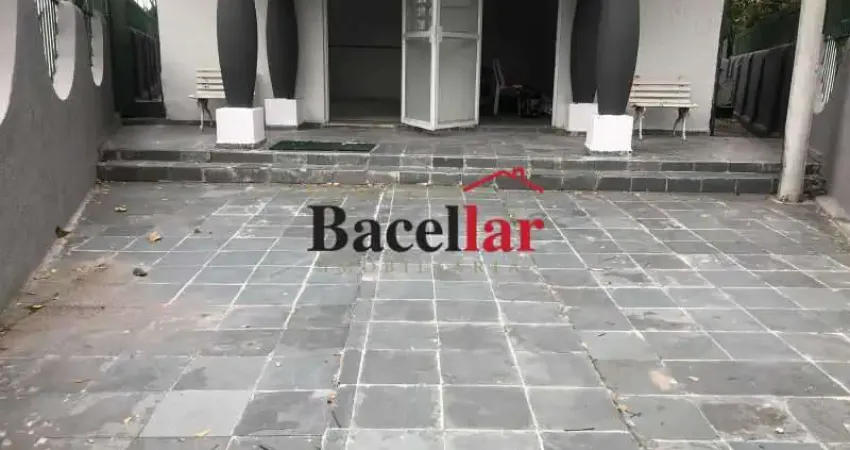 Casa comercial com 4 salas para alugar na Avenida Paranapuã, Freguesia (Ilha do Governador), Rio de Janeiro