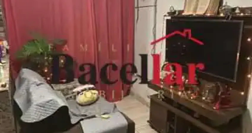 Casa com 2 quartos para alugar na Estrada do Rio Jequia, Zumbi, Rio de Janeiro