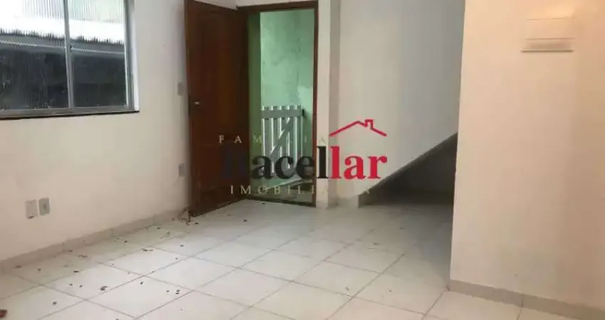 Casa com 2 quartos para alugar na Rua Feira Grande, Cacuia, Rio de Janeiro