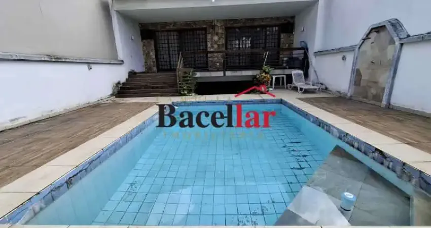 Casa com 4 quartos para alugar na Rua Uberaba, Grajaú, Rio de Janeiro