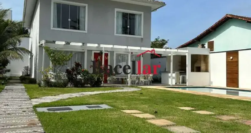 Casa em Condomínio : Duplex / Residencial / Recreio dos Bandeirantes