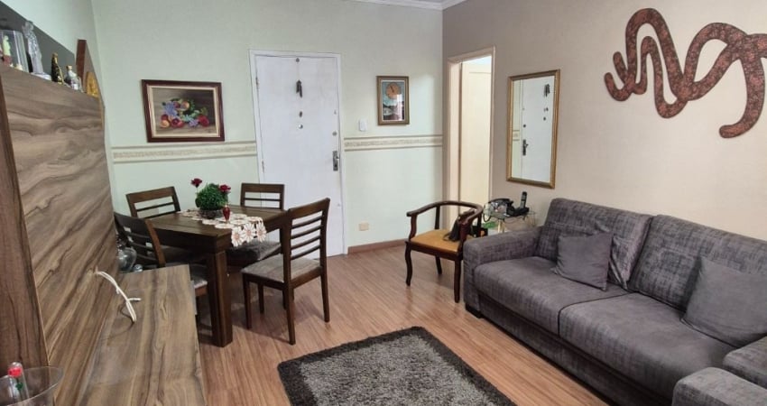 Ótimo apartamento 2 dormitórios, no coração do Gonzaga. 1o andar