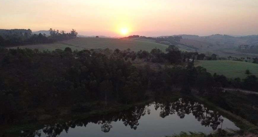 Residencial Santa Maria | LOTES a partir de 250m² em PEDRA BELA com Área de Lazer e Lago