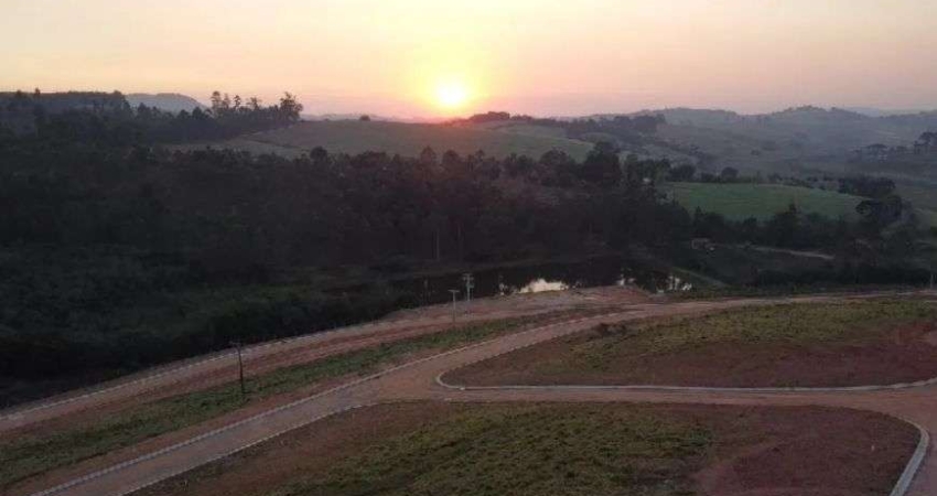 Fácil acesso para EXTREMA | LOTES a partir de 250m² em PEDRA BELA | Lago e Área de Lazer