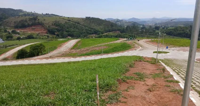 Próximo ao CENTRO da cidade | LOTES a partir de 300m² em Condomínio Fechado com Lazer e Pagamento Facilitado | PRONTO pra construir