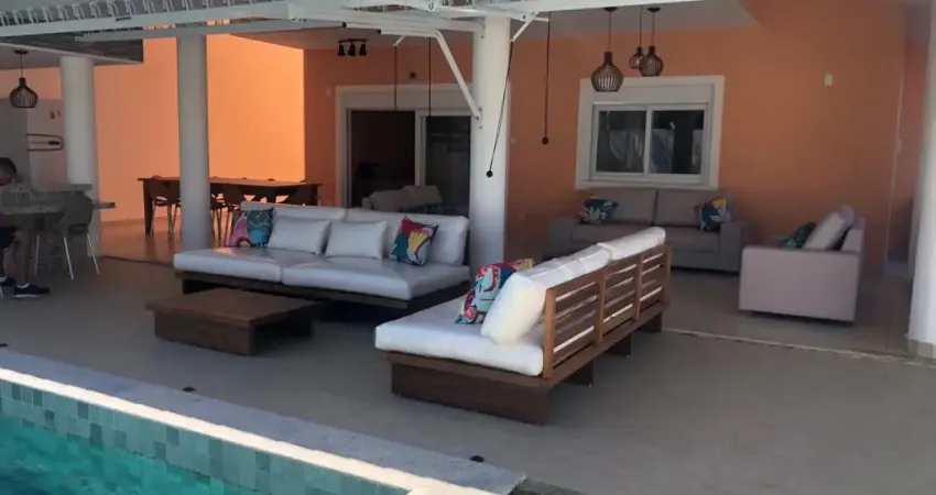 LINADA CASA COM 4/4 - PISCINA E CHURRASQUEIRA EM VILAS DO ATLANTICO - BA ( ALUGUEL)