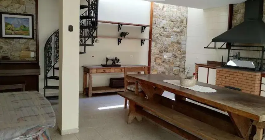 Casa, tipo sobrado com 3 dormitórios tipo suítes ampla área gourmet sala sauna seca e úmida 3 vagas e quintal em Zona Residencial em região nobre do Klabin Jardim da Glória Vila Mariana