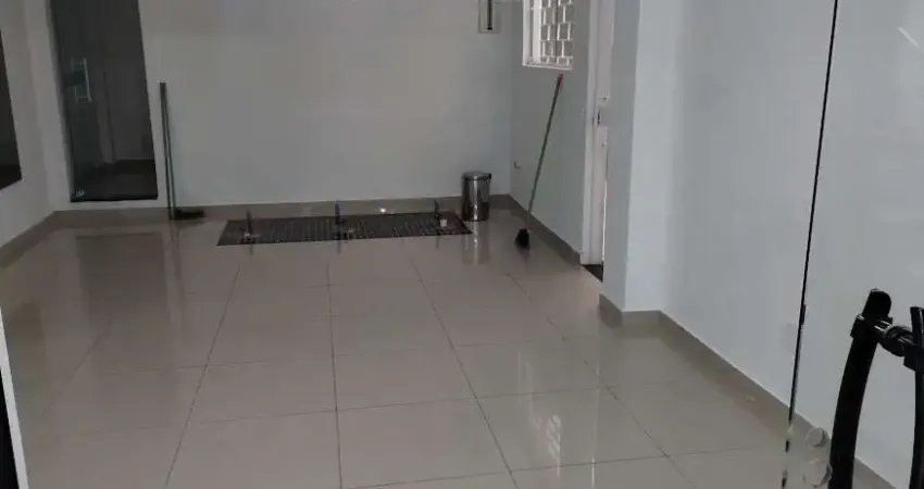 Casa de uso comercial em área nobre no Klabin na região da Vila Mariana. Rua com Intenso Movimento a alguns metros da Avenida Ricardo Jafet