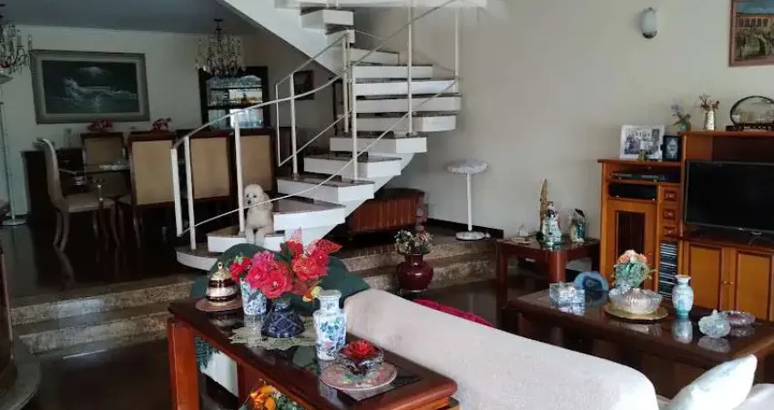 Casa, tipo sobrado com 3 dormitórios tipo suítes ampla sala 3 vagas e quintal em região nobre do Klabin Jardim da Glória Vila Mariana