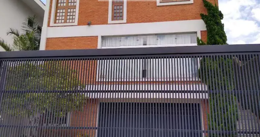 Casa Alto Padrão com 3 suítes churrasqueira, quintal, 6 vagas, excelente localização no Jardim da Glória, loteamento do Klabin em região nobre da Vila Mariana em área estritamente residencial Z1