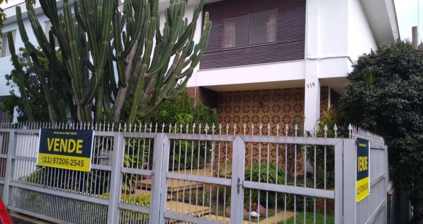 Casa, tipo sobrado com 3 dormitórios 1 suíte ampla sala 3 vagas e quintal em região nobre do Klabin Jardim da Glória Vila Mariana