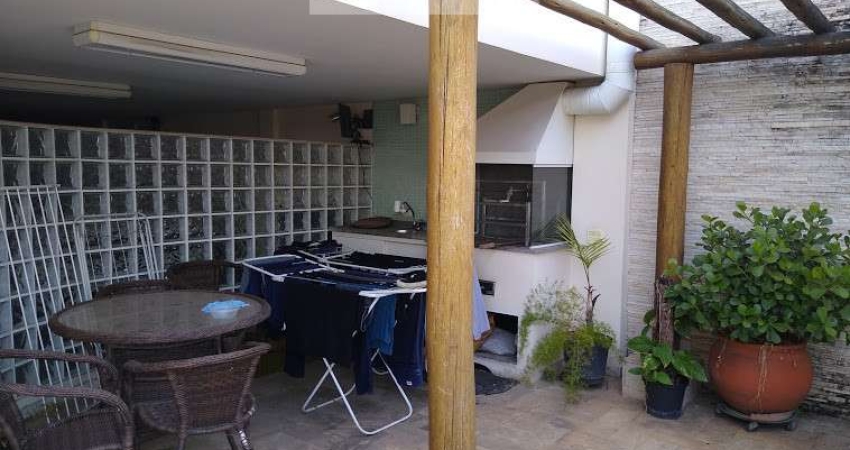 Casa com 4 dormitórios sendo 2 suítes e 1 escritório 430m2 área construída excelente localização em área estritamente residencial Z1