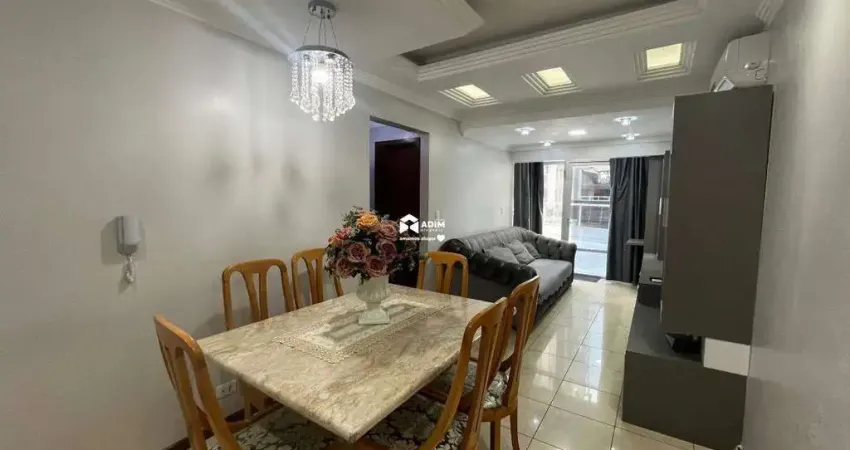 Aluguel anual: Apartamento de 2 quartos, com ampla sacada em Balneário Camboriú.