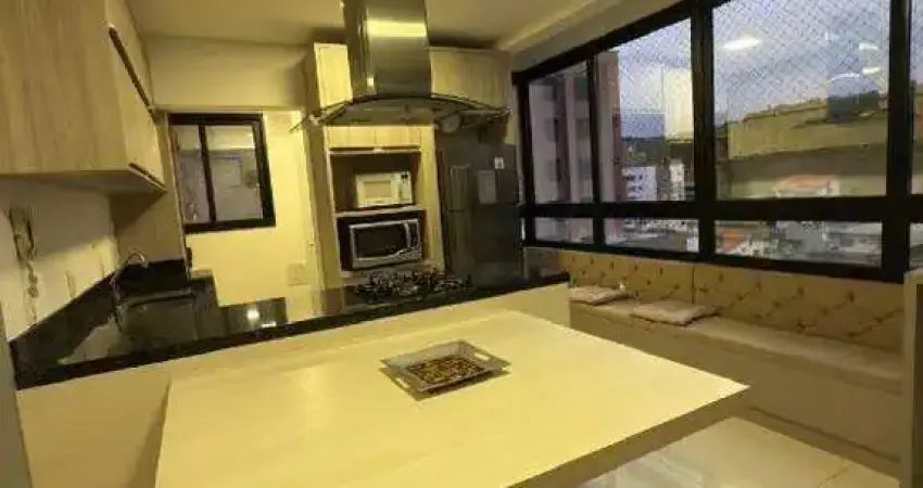 Aluguel anual: Apartamento de 2 suítes semi mobiliado em Balneário Camboriú.