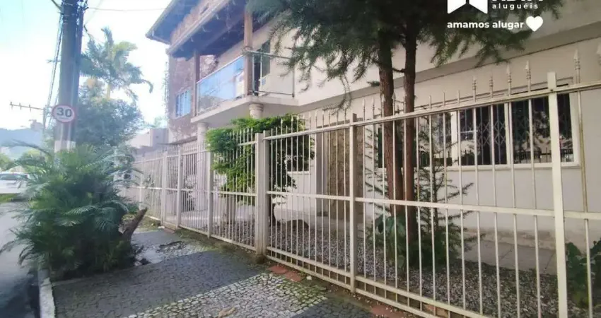 Aluguel anual: Casa Comercial de 400mts no Bairro Nações em Balneário Camboriú.