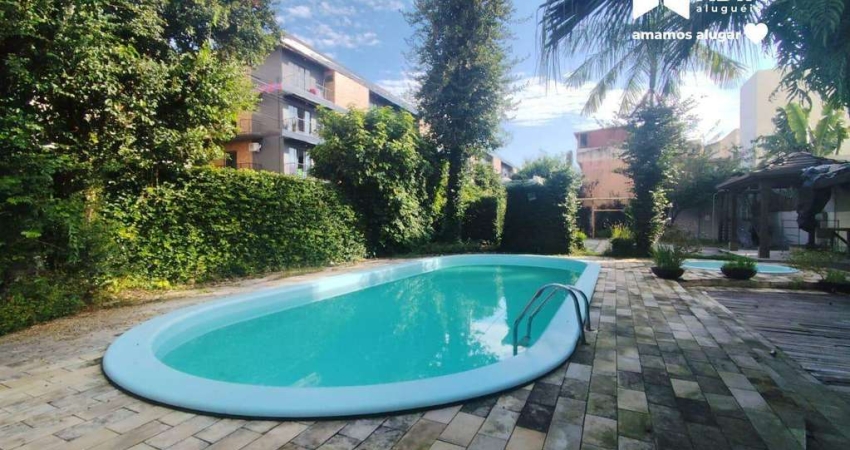 Aluguel anual: Casa residencial de 5 quartos com piscina no Bairro Nações em Balneário Camburiú.
