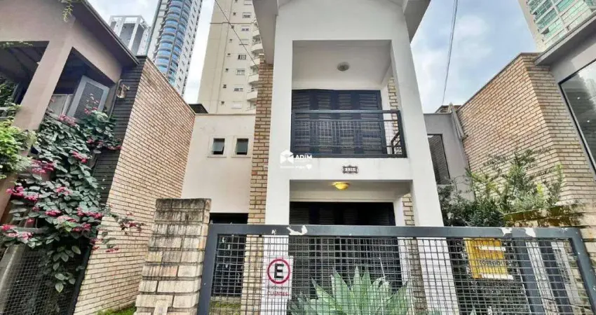 Aluguel Anual: Casa Comercial com 154 metros no centro de Balneário Camboriú.