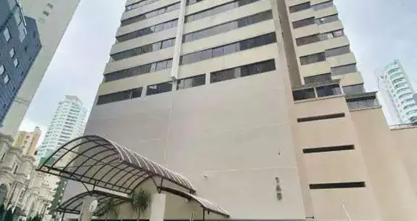 Aluguel Anual: Cobertura na quadra do mar com 4 dormitórios e 329 metros em Balneário Camboriú.