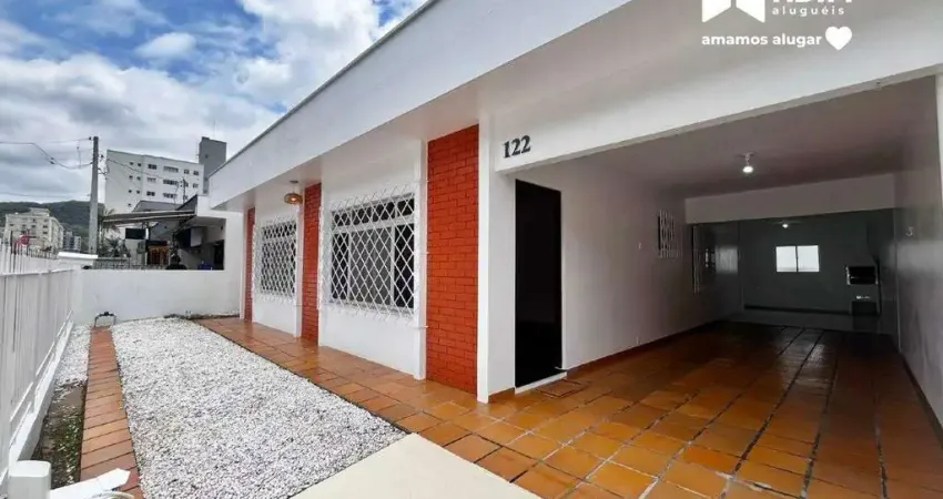 Aluguel anual: casa com 4 quartos reformada no bairro das nações em balneário camboriú