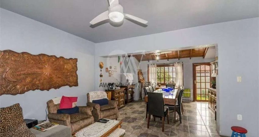 Awm Vende casa 04 dormitórios no Bairro Três Figueiras, Porto Alegre - CA436