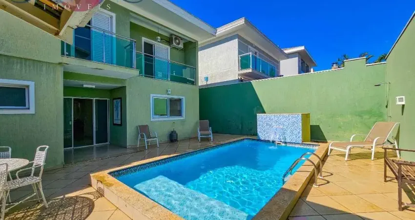 Venda - Maravilhosa Casa a Venda em Condomínio Village das Flores - 3 Suítes 4 Vagas de Garagem, Piscina