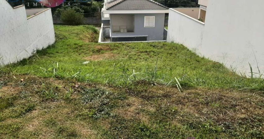 Terreno à Venda no condomínio Terras de Genova - lote em declive.