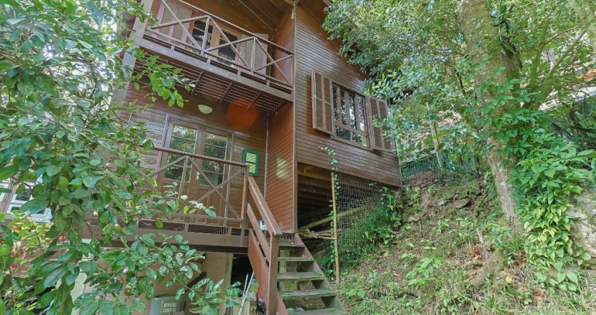 Casa Aconchegante no Córrego Grande com Quintal em Meio à Natureza