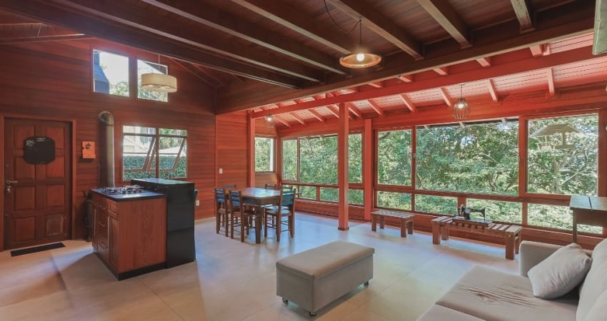 Casa Espaçosa no Córrego Grande com Suíte, Churrasqueira e Quintal em Meio à Natureza