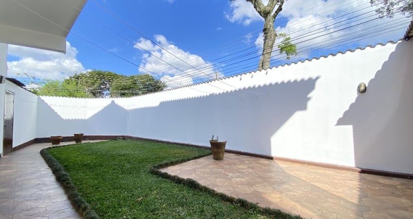 Sobrado de Esquina com Amplo Quintal no Jardim das Américas