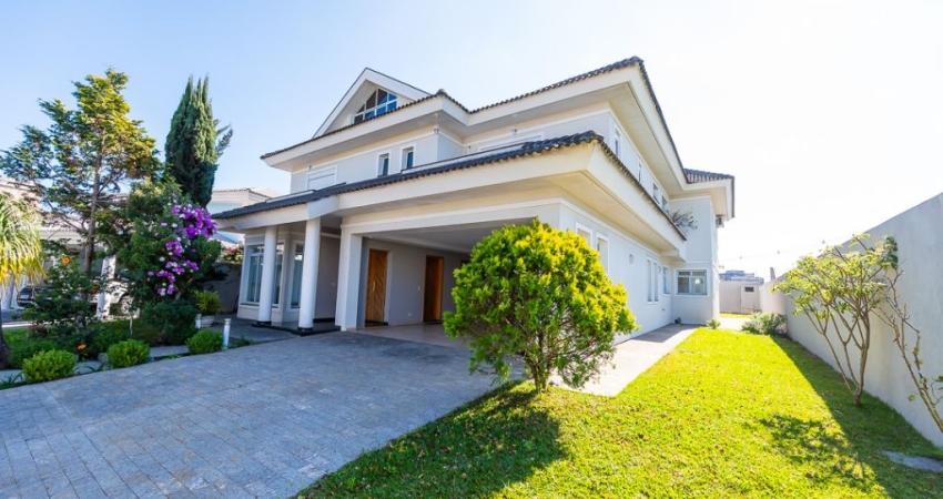 Casa em Condomínio Fechado com 200m² de quintal