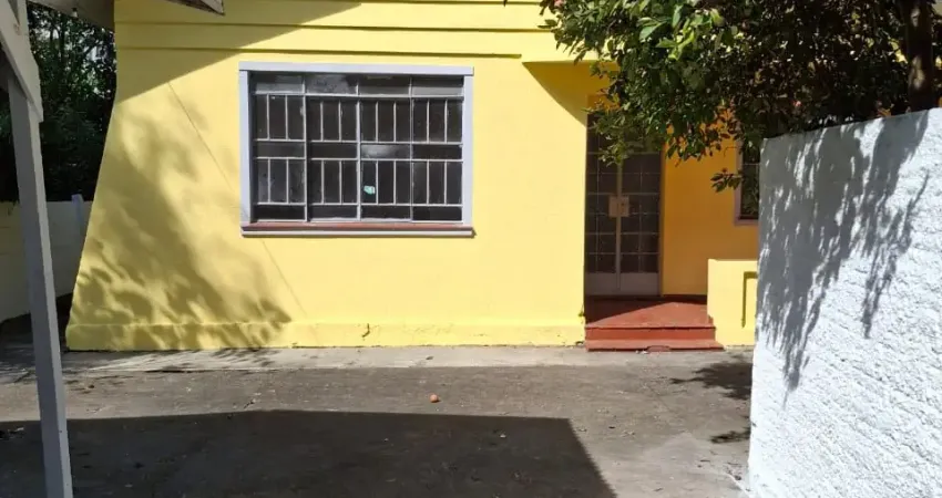 Casa com 3 quartos para alugar na Rua Uruguai, 90, Bacacheri, Curitiba