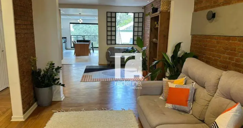 Sobrado impecável com 4 dormitórios (2 suítes) e 2 vagas à venda, 300 m² por R$ 1.900.000 - Aclimação - São Paulo/SP