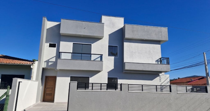 EXCELENTE SOBRADO NOVO DE ESQUINA COM 02 SUÍTES - LOCALIZADO NO BAIRRO MEIA PRAIA NAVEGANTES.