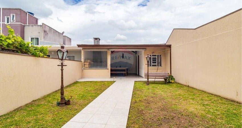 Sobrado 3 quartos 1 suíte  no Uberaba, com edícula e amplo terreno em Curitiba!