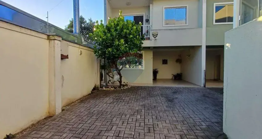 Sobrado em condomínio, 3 quartos, 2 vagas, bairro xaxim. curitiba. pr