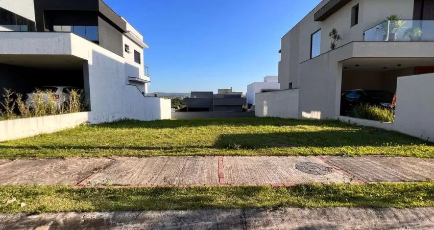 Lote com com leve declive no condomínio Cyrela Landscape
